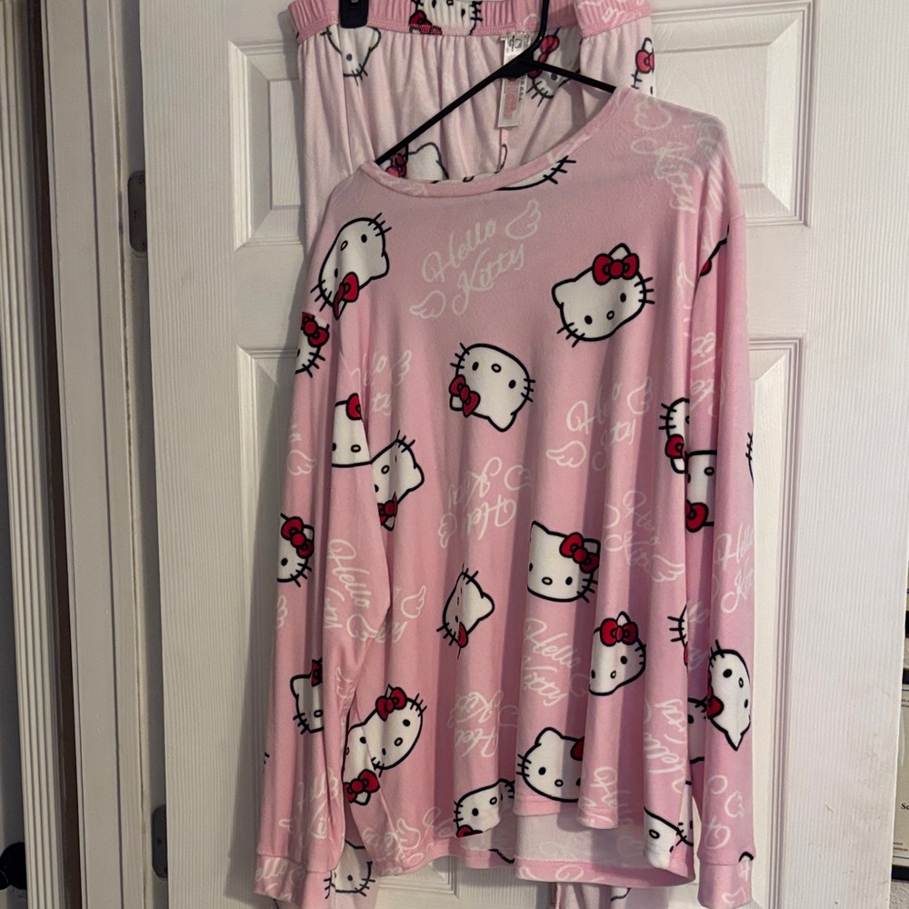 Hello Kitty Pink Pajama Set